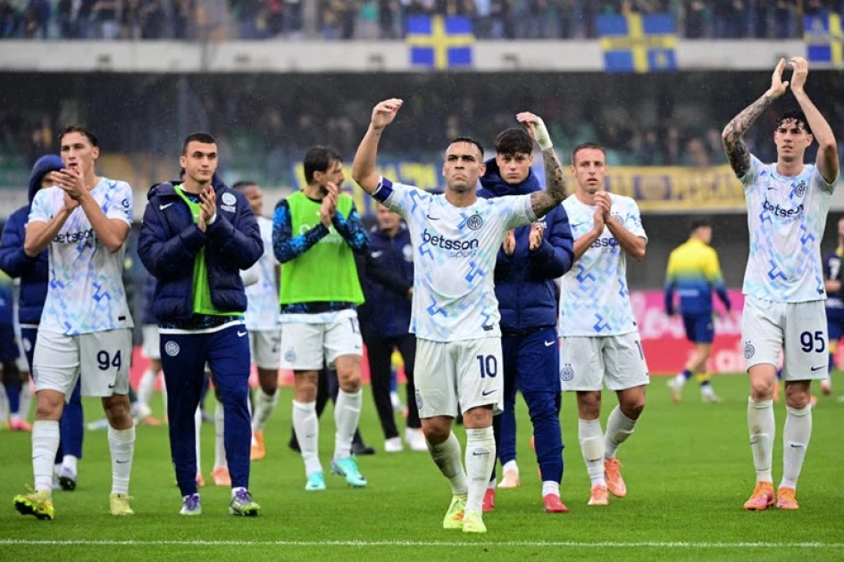 Inter snapping at Napoli's heels, Roma poised to pounce