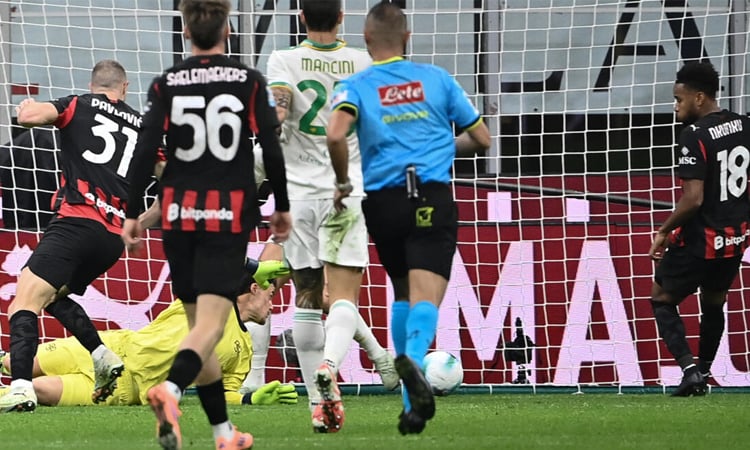 Milan deny Roma top spot in Serie A, Inter beat Verona