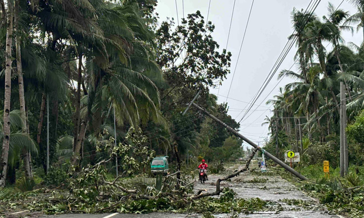 Floods strand people on roofs as typhoon pounds Philippines