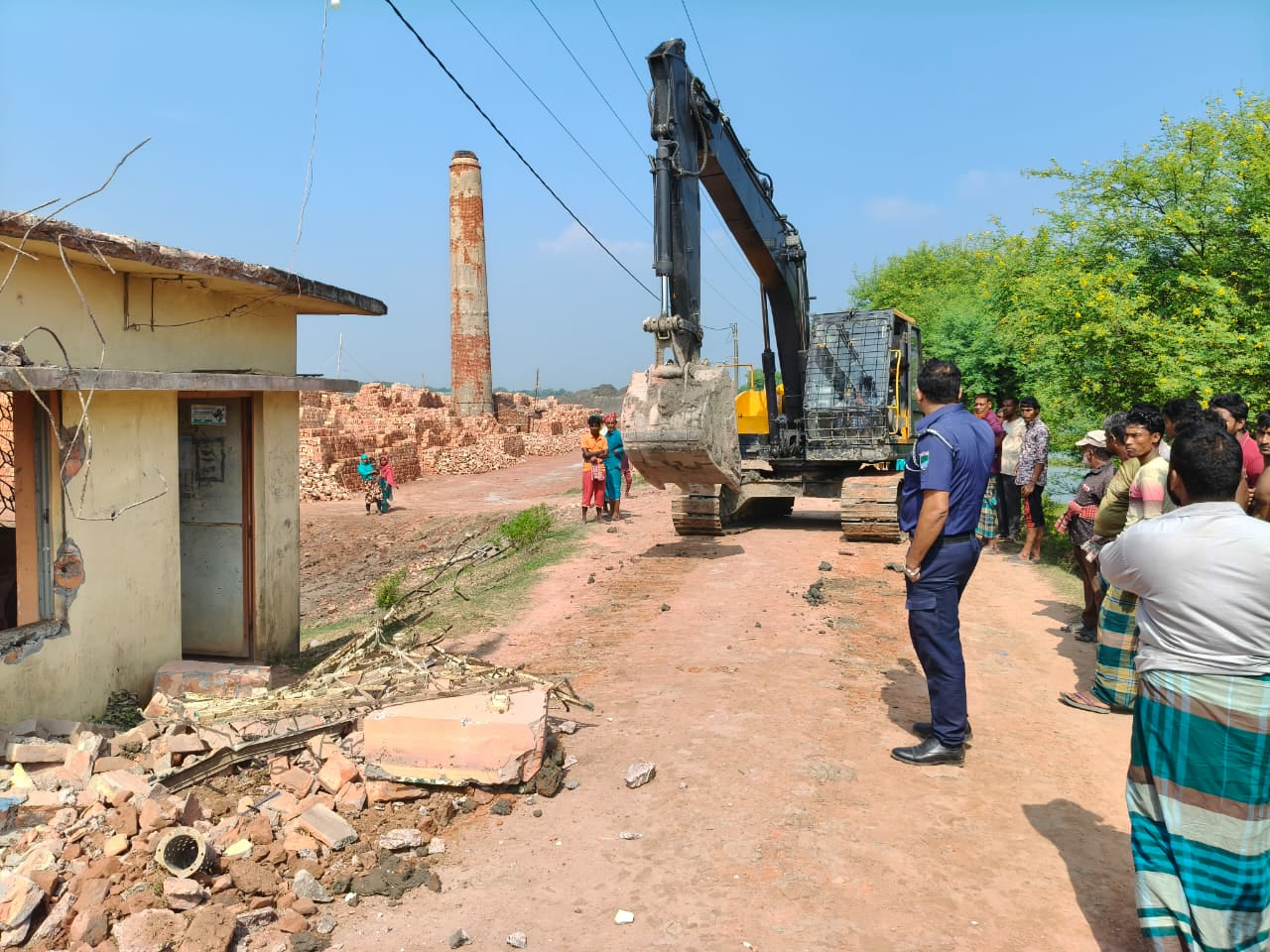 Brick kiln fined Tk 1 lakh for illegal soil extraction in Dumuria