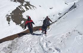 Nepal searches for avalanche victims