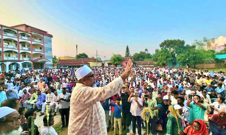 Prince smells plot to foil election behind demand of referendum 