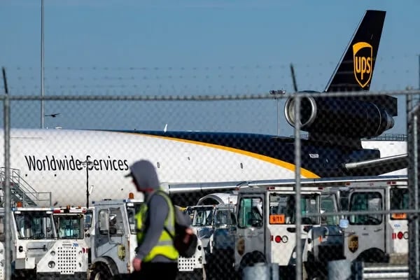 US grounds MD-11 cargo planes after deadly crash