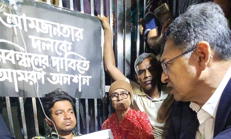 Amjanatar Dal leader Tarek ends hunger strike at Salahuddin Ahmed's request