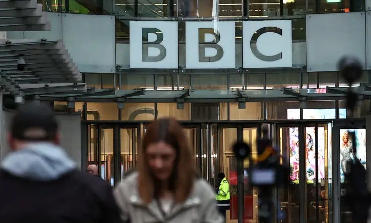 BBC expected to apologise over Trump row after chief resignation
