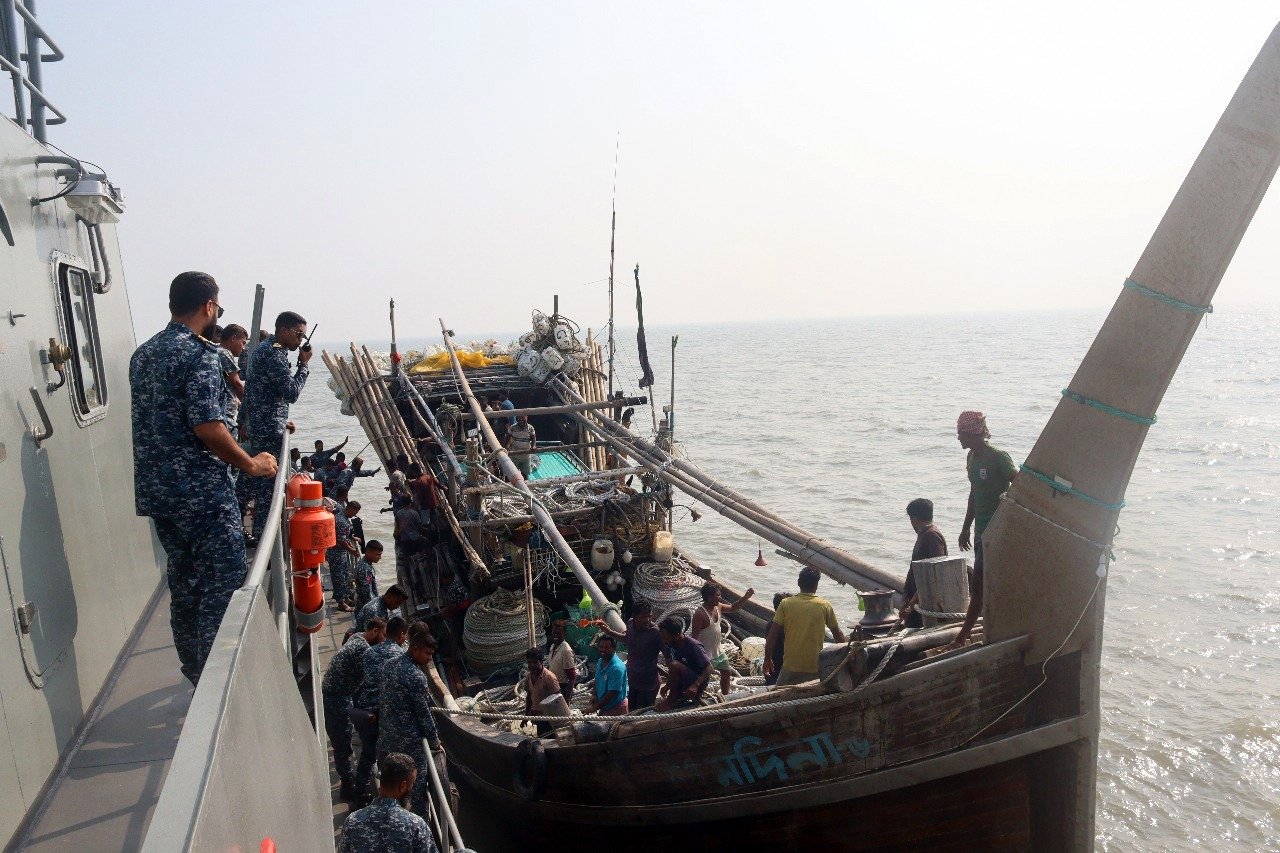 Navy rescues 24 fishermen with trawler in Bay of Bengal
