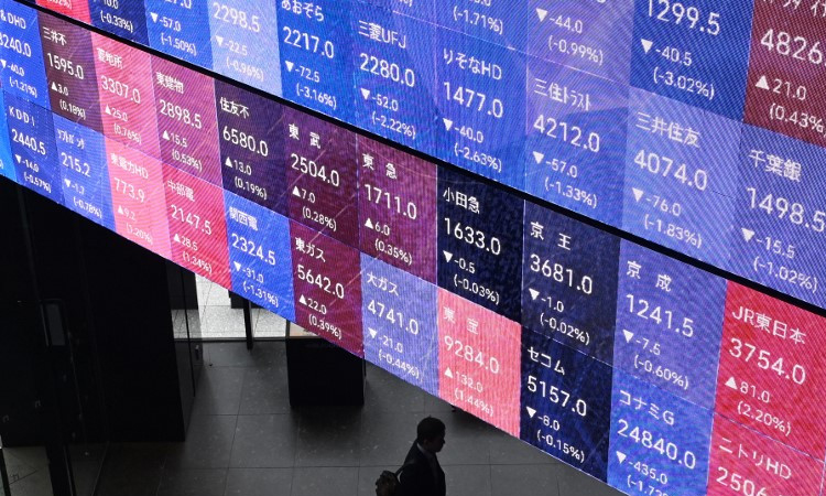 Asian markets up on hopes over shutdown deal, rate cut