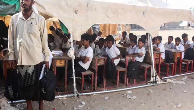 Where school is a tent: Yemeni kids learn without classrooms, textbooks