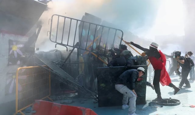 Clashes injure 120 at protest against Mexico president