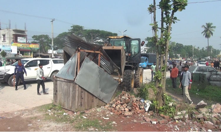 Eviction drive launched against illegal establishments in Natore