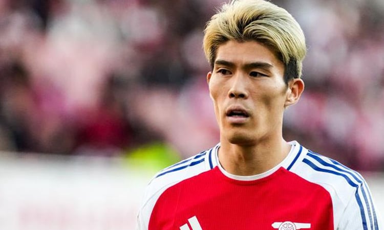 Free agent Tomiyasu can still play at World Cup, says Japan coach