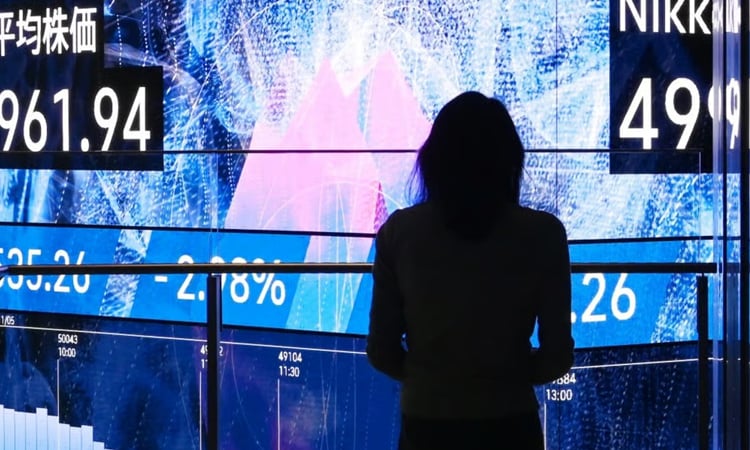 Nikkei drops 2% as tech jitters build