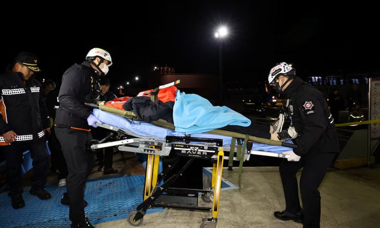 South Korea ferry runs aground, all passengers rescued