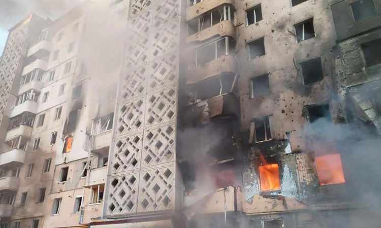 US presses Ukraine to cede land as Russian strikes kill 26