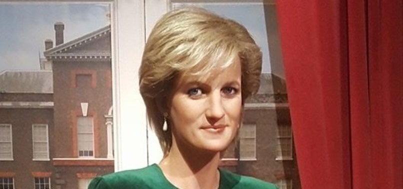 Princess Diana enters Paris waxwork museum