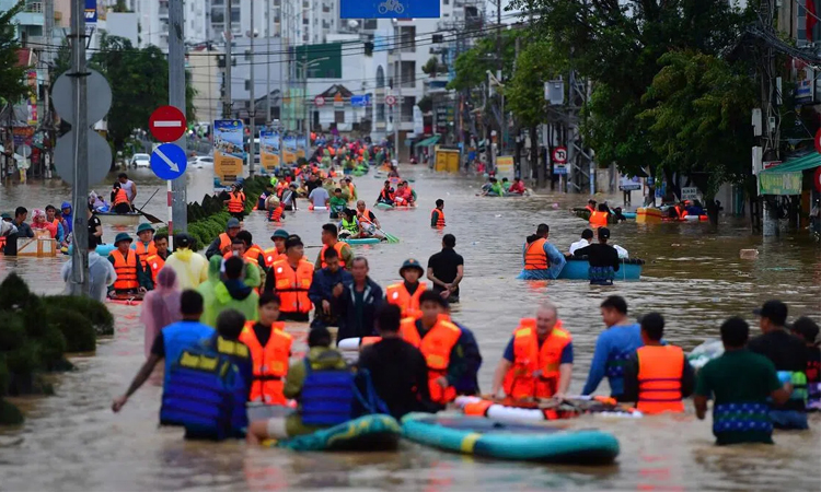 Vietnam flood death toll rises to 90: environment ministry
