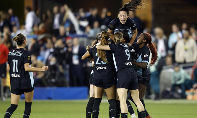 Gotham crowned NWSL champions after Lavelle breaks Spirit