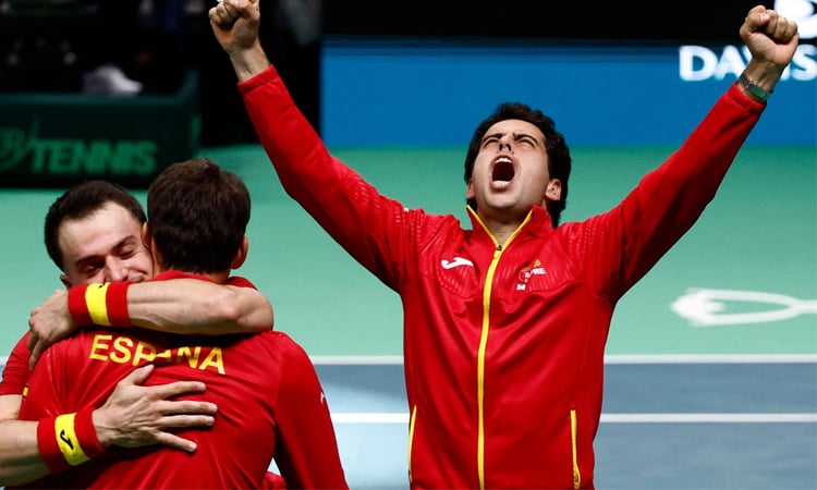 Spain to face holders Italy in Davis Cup final