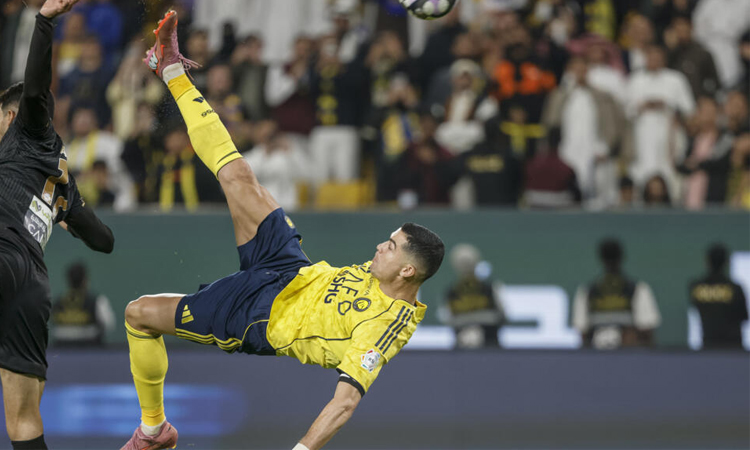 Ronaldo, 40, scores spectacular bicycle kick