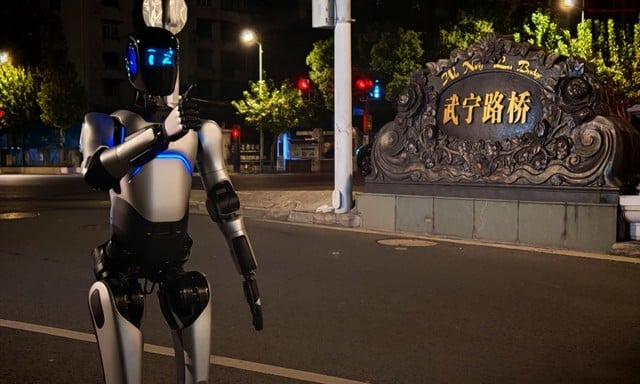 Chinese humanoid robot's three-day walk sets world record