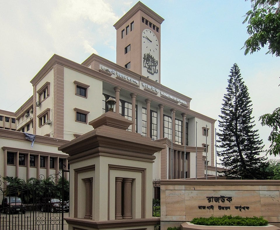 RAJUK identifies 300 risky buildings in capital