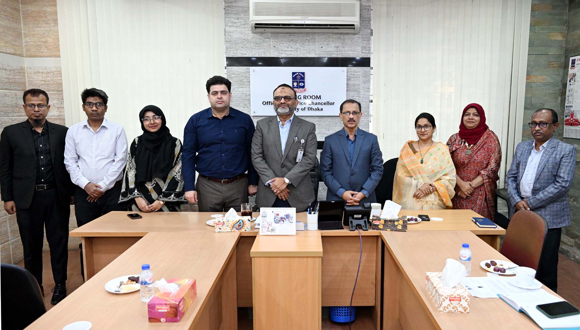 Palestinian diplomat pays courtesy call on DU VC