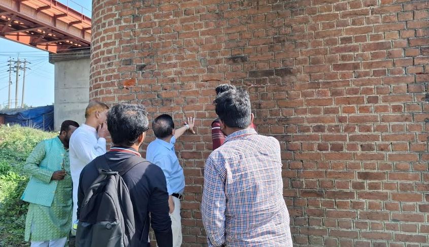 DU experts inspect quake-damaged Ghorashal railway bridge