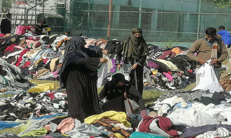 Winter clothes sales get momentum in Khulna with mercury's down