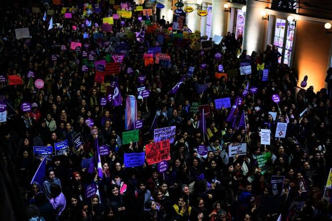 Turkey court acquits dozens over Istanbul protests