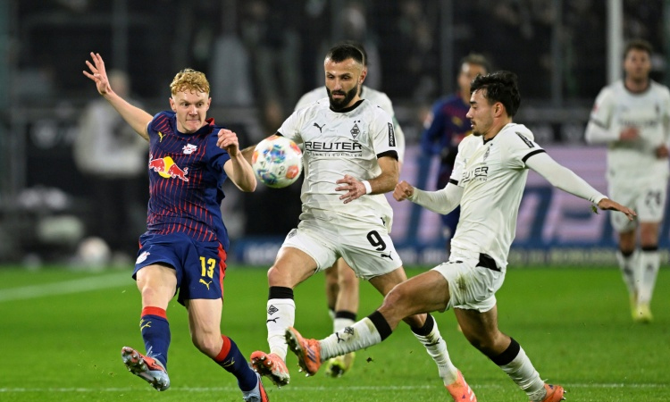 Second-placed Leipzig held to Gladbach stalemate