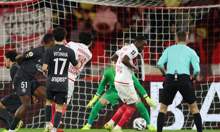 Monaco shock PSG as Minamino scores winner