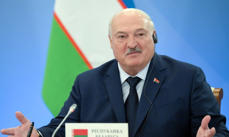 EU eyes sanctions over Belarus 'hybrid attack' on Lithuania