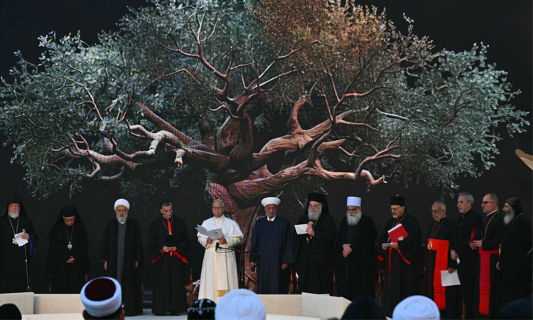 Pope preaches unity at gathering of Christian, Muslim leaders in Beirut
