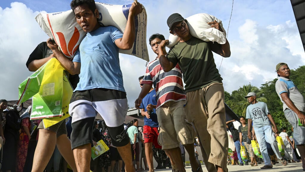 'No food': Indonesians scrounge for supplies after flood disaster