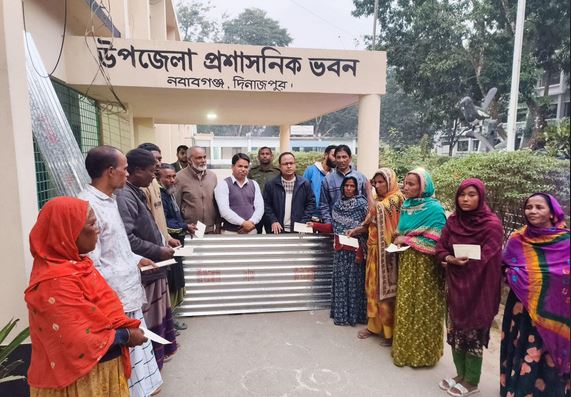 Corrugated sheet, cash distributed among fire-affected families in Dinajpur