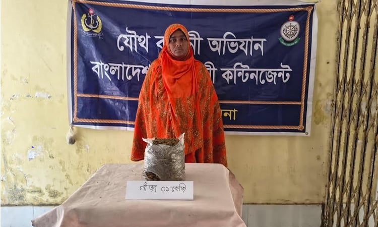 Navy detains female drug trader in Khulna