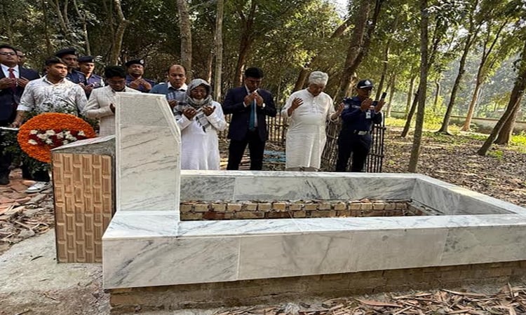 Adviser Adilur Rahman  offers prayer at Shuvo’s grave