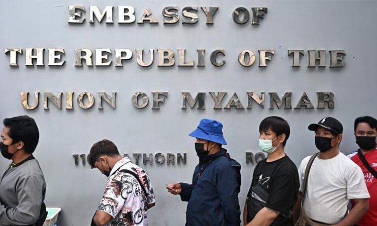Myanmar citizens head to early polls in Bangkok