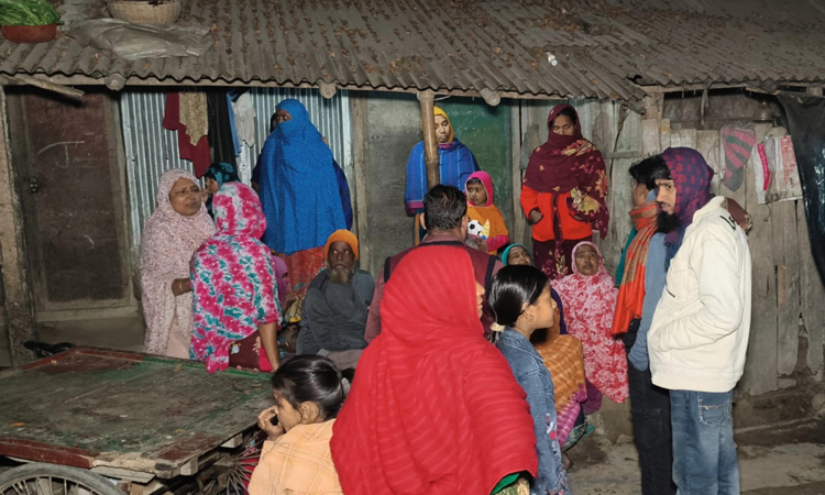 Van driver electrocuted in Jhenaidah