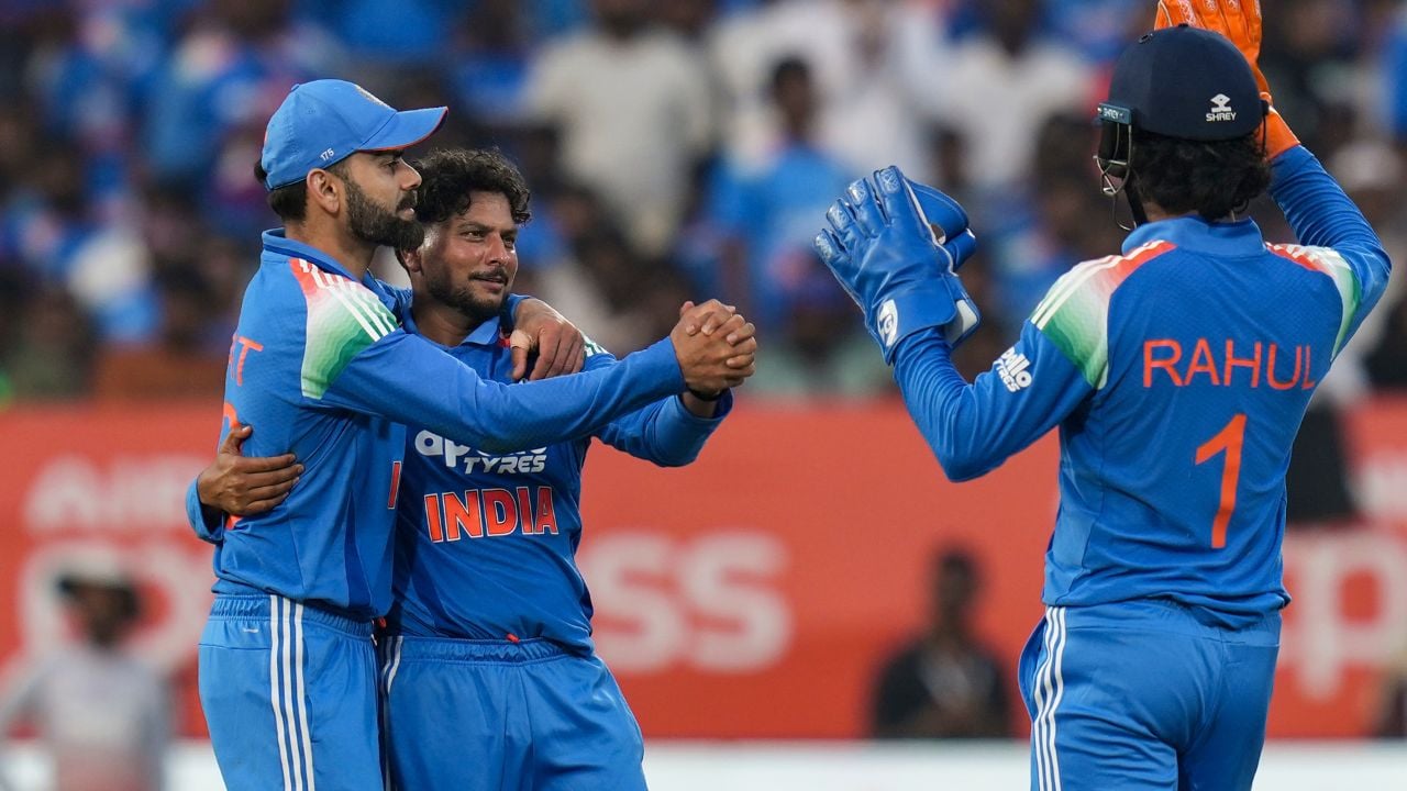 India bowl out South Africa for 270 after De Kock ton