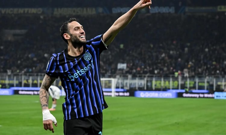 Inter thump Como to top Serie A ahead of Liverpool visit