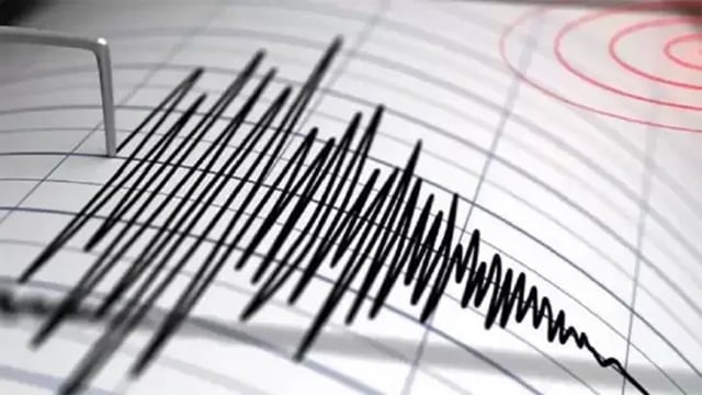 7.0 quake shakes remote area straddling Alaska, Canada