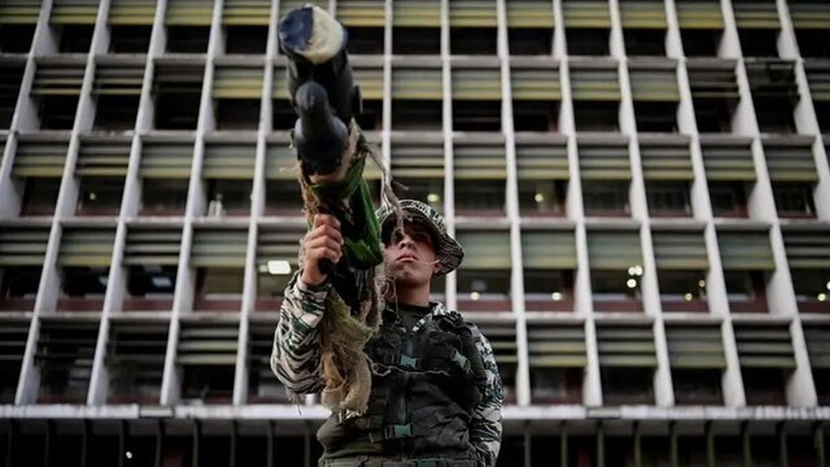 Venezuela swears in 5,600 troops after US military build-up