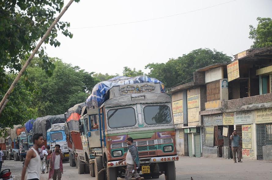 60 tons of onions arrive via Sonamasjid Port