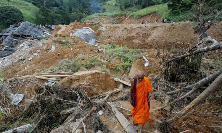 Sri Lanka doubles troops for flood disaster recovery