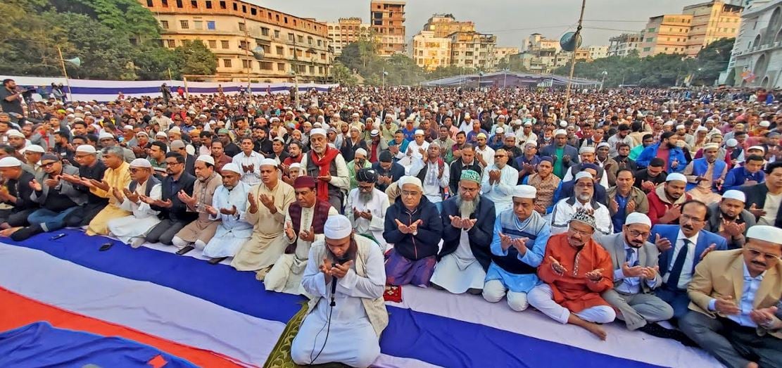 Massive people join mass prayers seeking recovery of Khaleda Zia in Bogura  