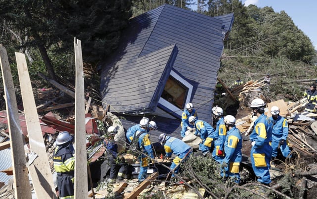 Major Japan quake leaves 30 injured