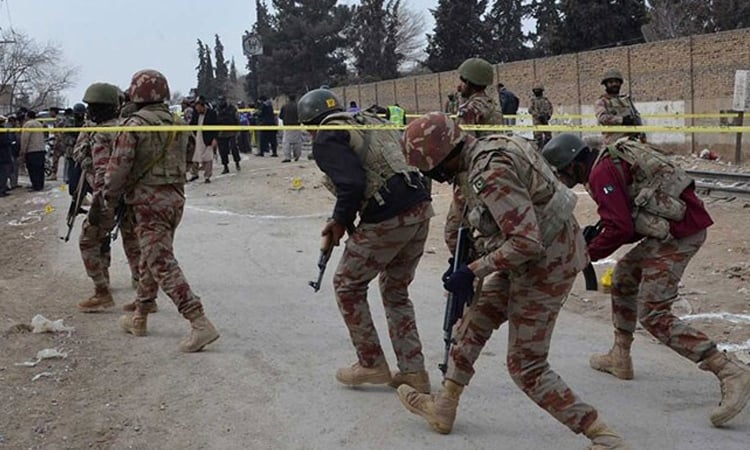 Pakistani Taliban kill six soldiers in checkpoint attack