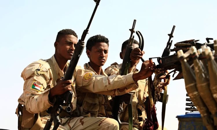 Sudanese troops lay down arms in S. Sudan after key oil site taken