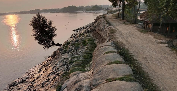 Koyra's coastal residents fear embankment collapse, demand sustainable protection